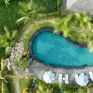 Hotel Queen At Gunung Sari
